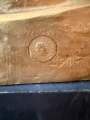 Бронзовая статуя по мотивам работ Пьера Жюльена.