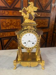 UHR IM FRANZÖSISCHEN EMIRE-STIL