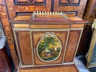 BONHEUR DU JOUR IM STIL LOUIS XVI