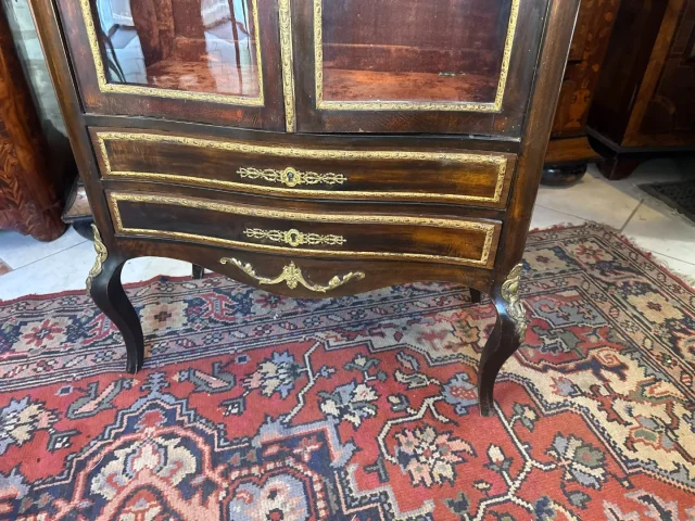 BUFFET-VITRINEKAST IN LOUIS XVI-STIJL