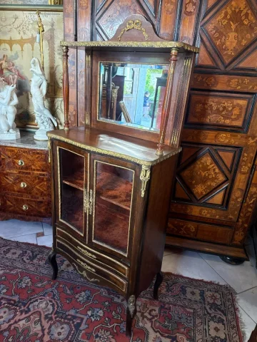 BUFFET-VITRINEKAST IN LOUIS XVI-STIJL