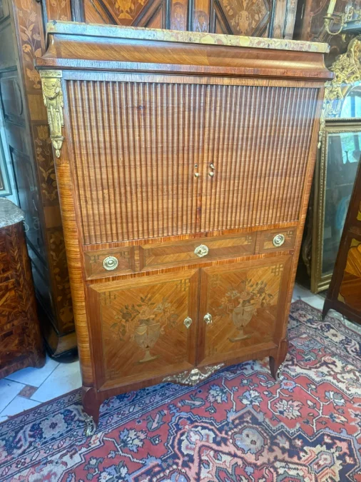Schreibkabinett im Stil Louis XV Transition