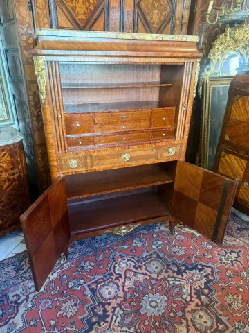 Schrijfcabinet in Louis XV Transitiestijl