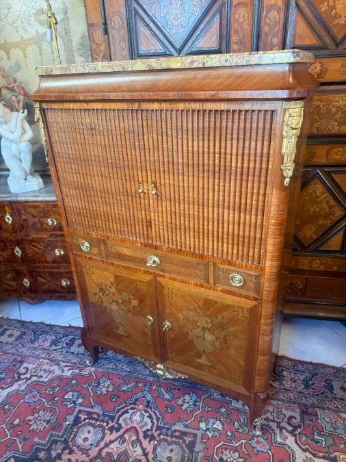 Schreibkabinett im Stil Louis XV Transition