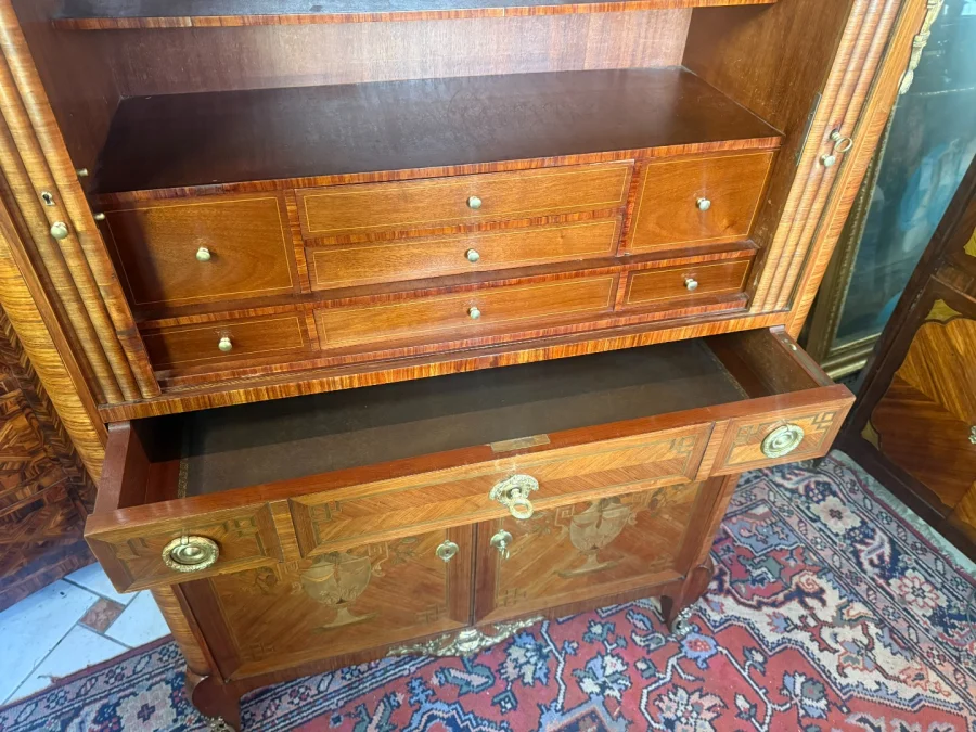 Schreibkabinett im Stil Louis XV Transition