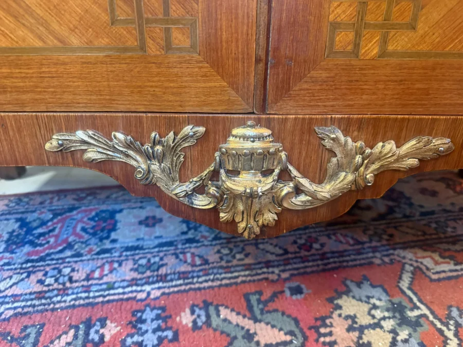 Schreibkabinett im Stil Louis XV Transition