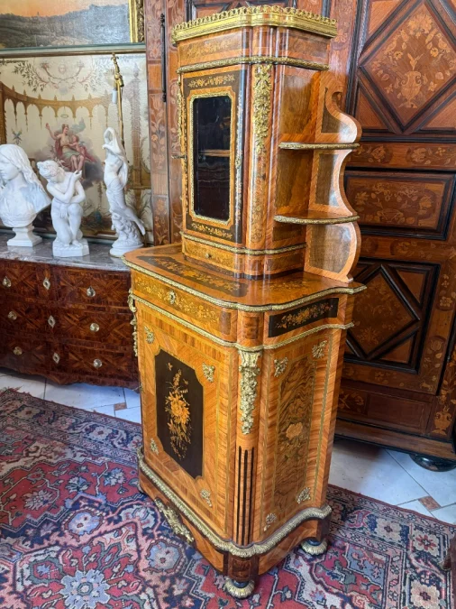 Buffet-Vitrine op Steunhoogte in Louis XV-Stijl Marqueterie