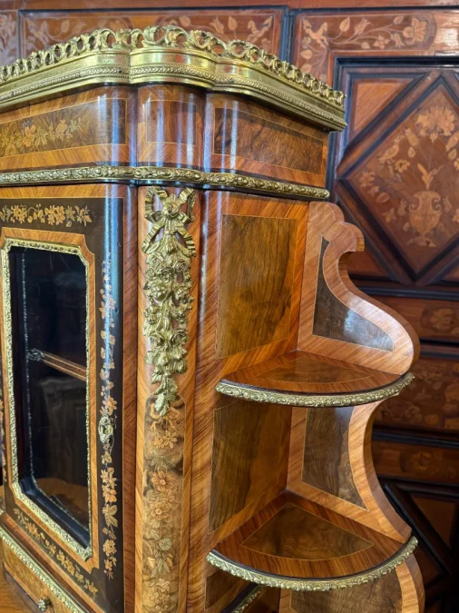 Buffet-Vitrine op Steunhoogte in Louis XV-Stijl Marqueterie