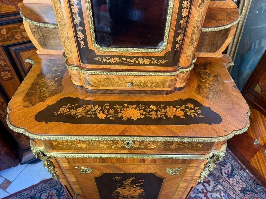 Buffet-Vitrine op Steunhoogte in Louis XV-Stijl Marqueterie
