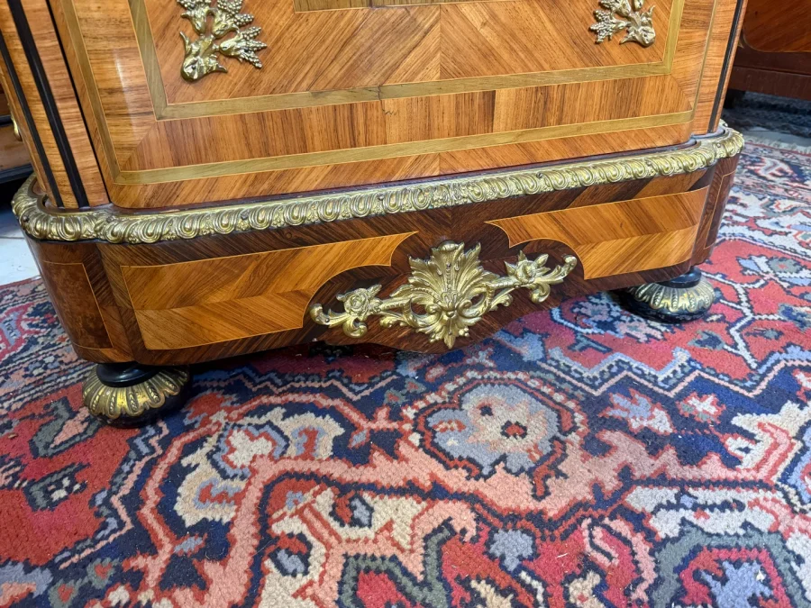 Buffet-Vitrine op Steunhoogte in Louis XV-Stijl Marqueterie
