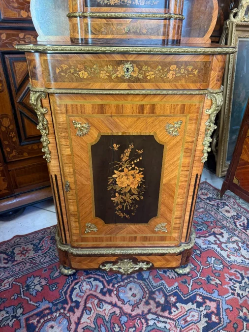 Buffet-Vitrine op Steunhoogte in Louis XV-Stijl Marqueterie