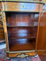 Anrichte mit Vitrinenaufsatz in Louis-XV-Stil-Marketerie
