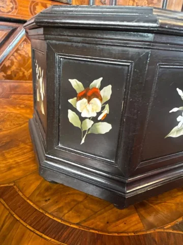 Cassette in Marmeren Marqueterie, 19e Eeuw