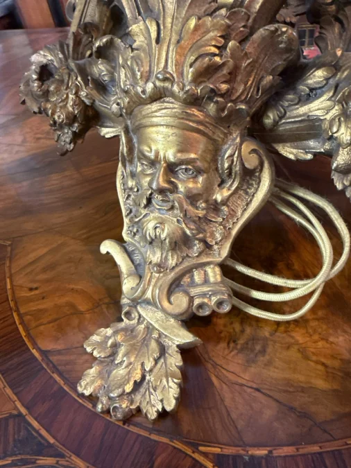 APPLIQUE EN BRONZE DORE DE STYLE LOUIS XVI