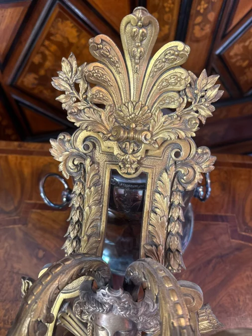 APPLIQUE EN BRONZE DORE DE STYLE LOUIS XVI