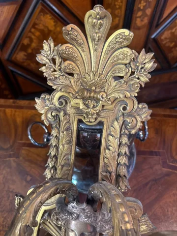 APPLIQUE EN BRONZE DORE DE STYLE LOUIS XVI
