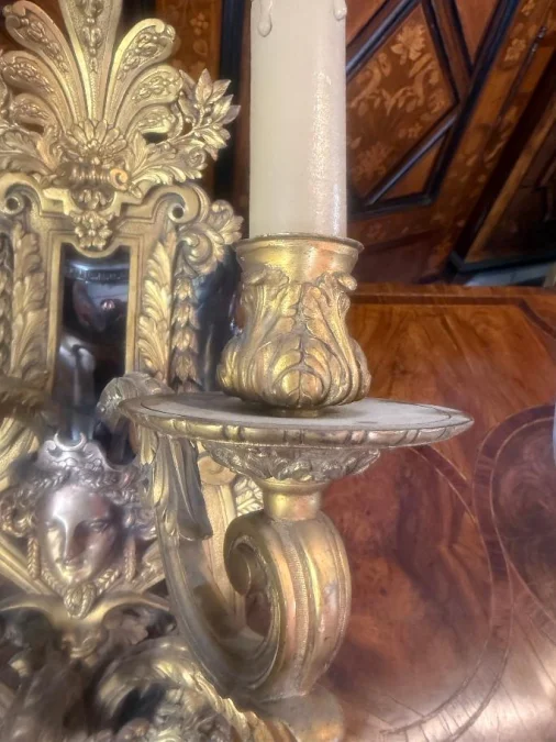APPLIQUE EN BRONZE DORE DE STYLE LOUIS XVI