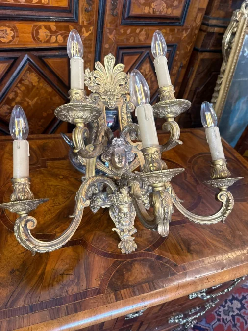 APPLIQUE EN BRONZE DORE DE STYLE LOUIS XVI