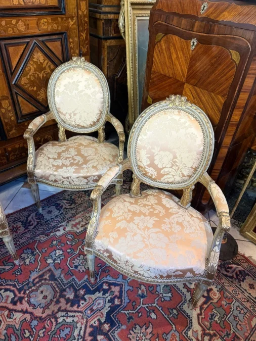 Serie von Vier Sesseln im Louis-XVI-Stil