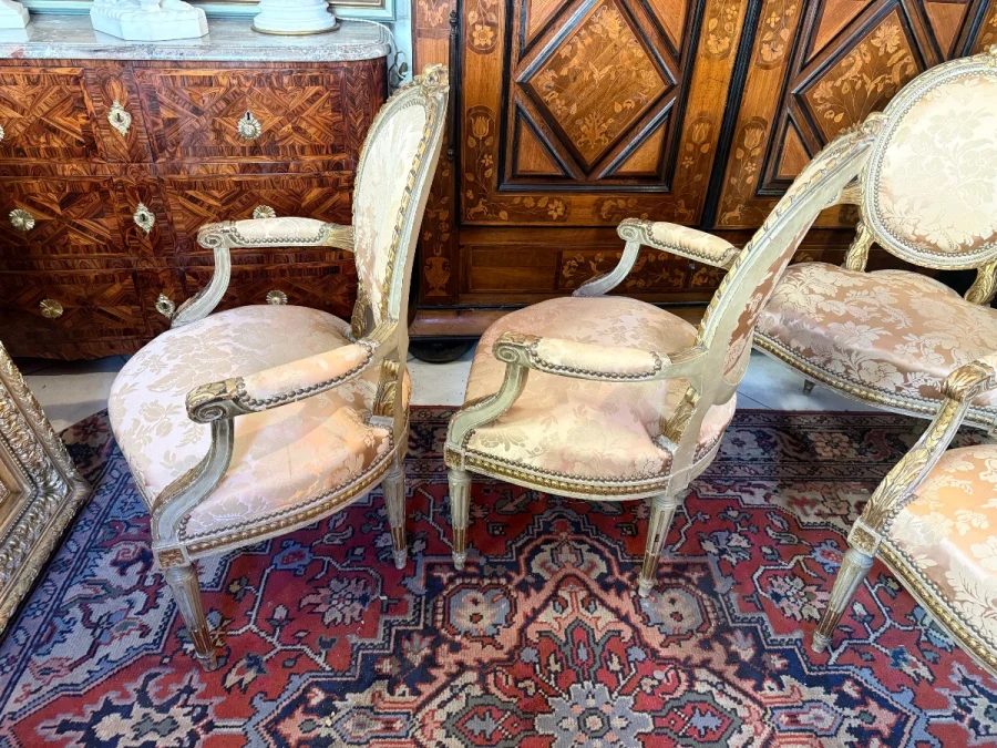 Serie von Vier Sesseln im Louis-XVI-Stil
