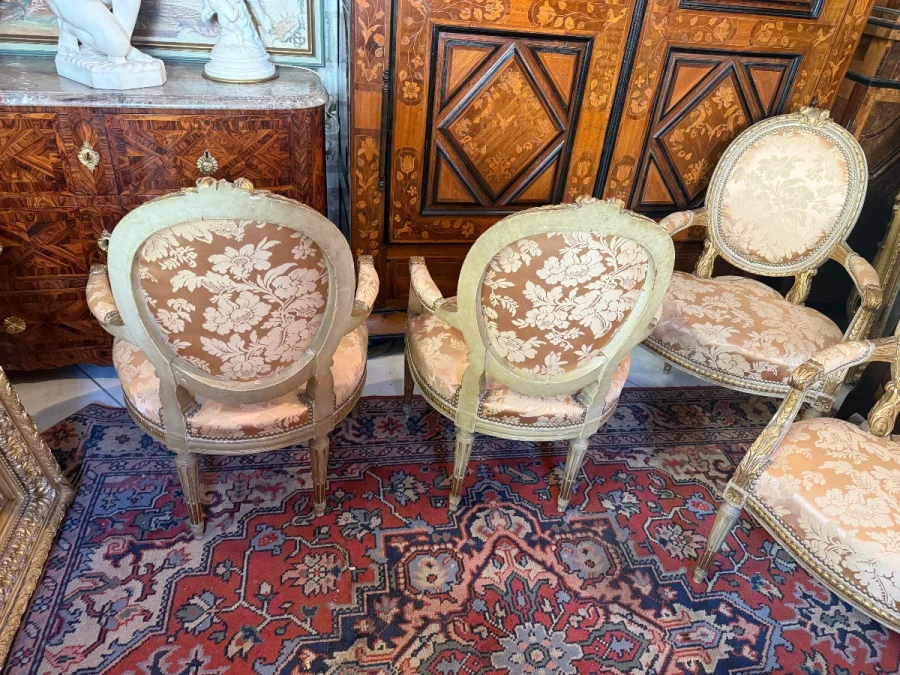 Serie von Vier Sesseln im Louis-XVI-Stil