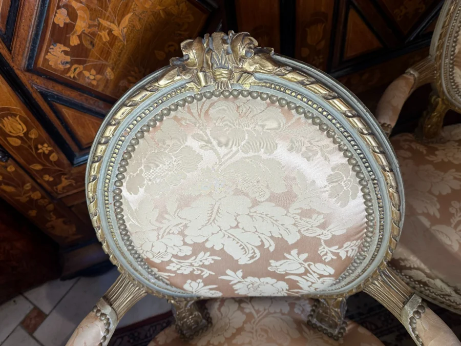 Serie von Vier Sesseln im Louis-XVI-Stil