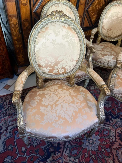 Serie von Vier Sesseln im Louis-XVI-Stil