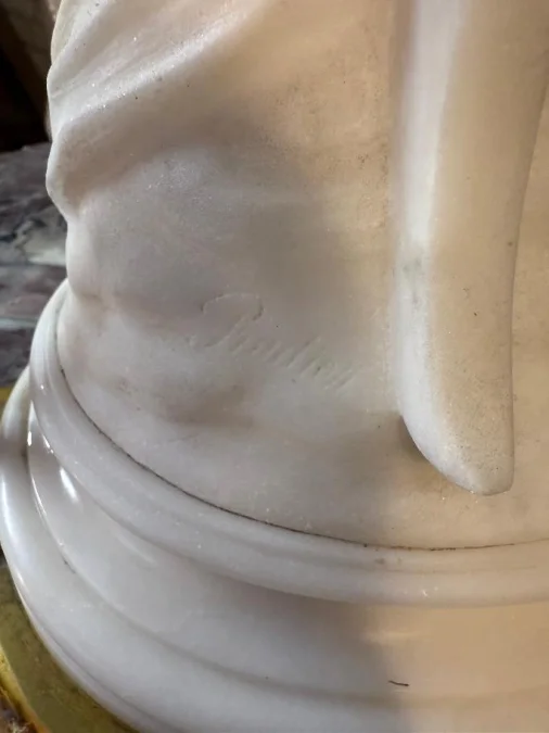 SCULPTURE EN MARBRE DE CARRARE SIGNÉE PRADIER

カラーラ産大理石の彫刻、プラディエ署名入り