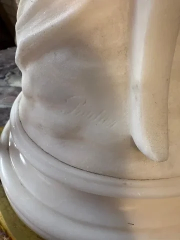 СКУЛЬПТУРА ИЗ КАРРАРСКОГО МРАМОРА, ПОДПИСАННАЯ ПРАДЬЕ