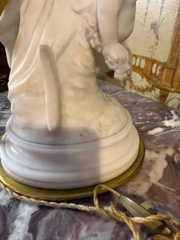 СКУЛЬПТУРА ИЗ КАРРАРСКОГО МРАМОРА, ПОДПИСАННАЯ ПРАДЬЕ