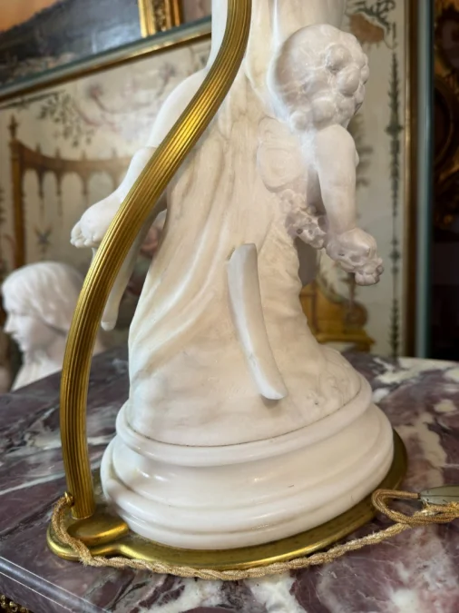 SCULPTURE EN MARBRE DE CARRARE SIGNÉE PRADIER

カラーラ産大理石の彫刻、プラディエ署名入り