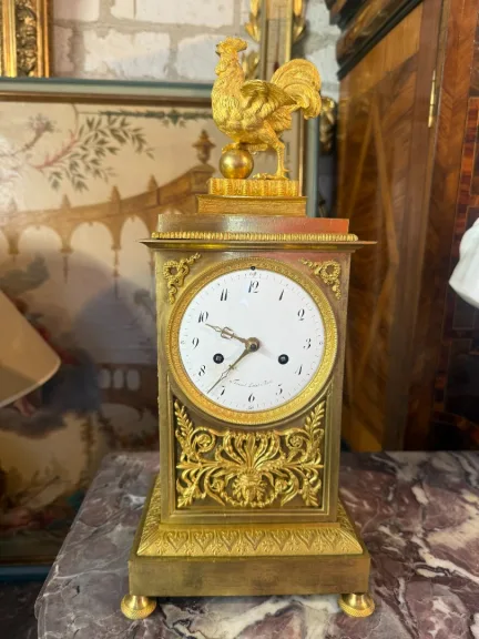UHR IM FRANZÖSISCHEN EMIRE-STUDIO