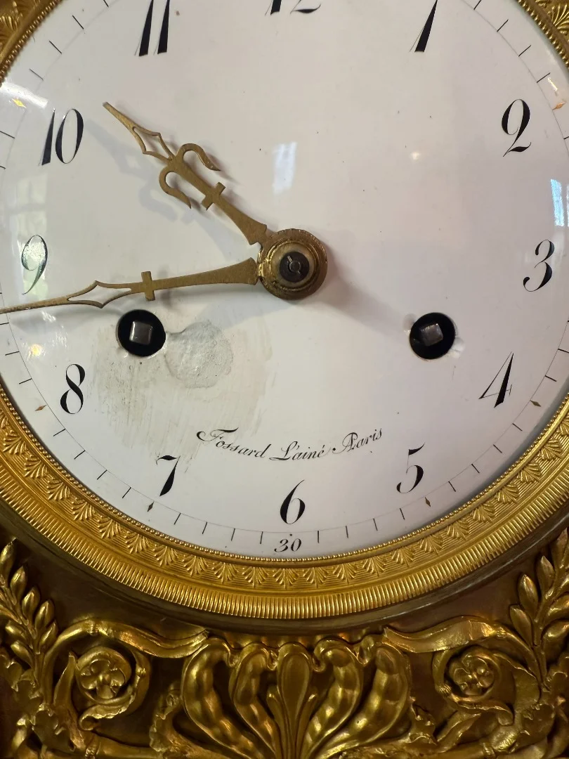 UHR IM FRANZÖSISCHEN EMIRE-STUDIO
