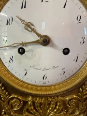 UHR IM FRANZÖSISCHEN EMIRE-STUDIO