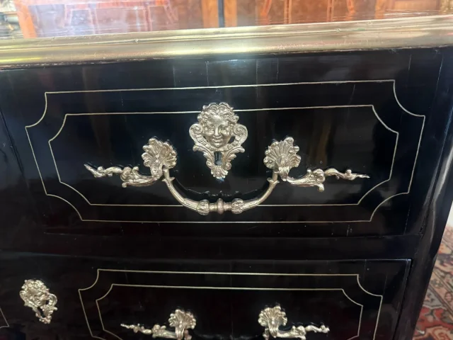 Cómoda de la época de Luis XIV