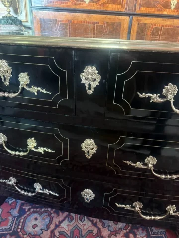 Cómoda de la época de Luis XIV