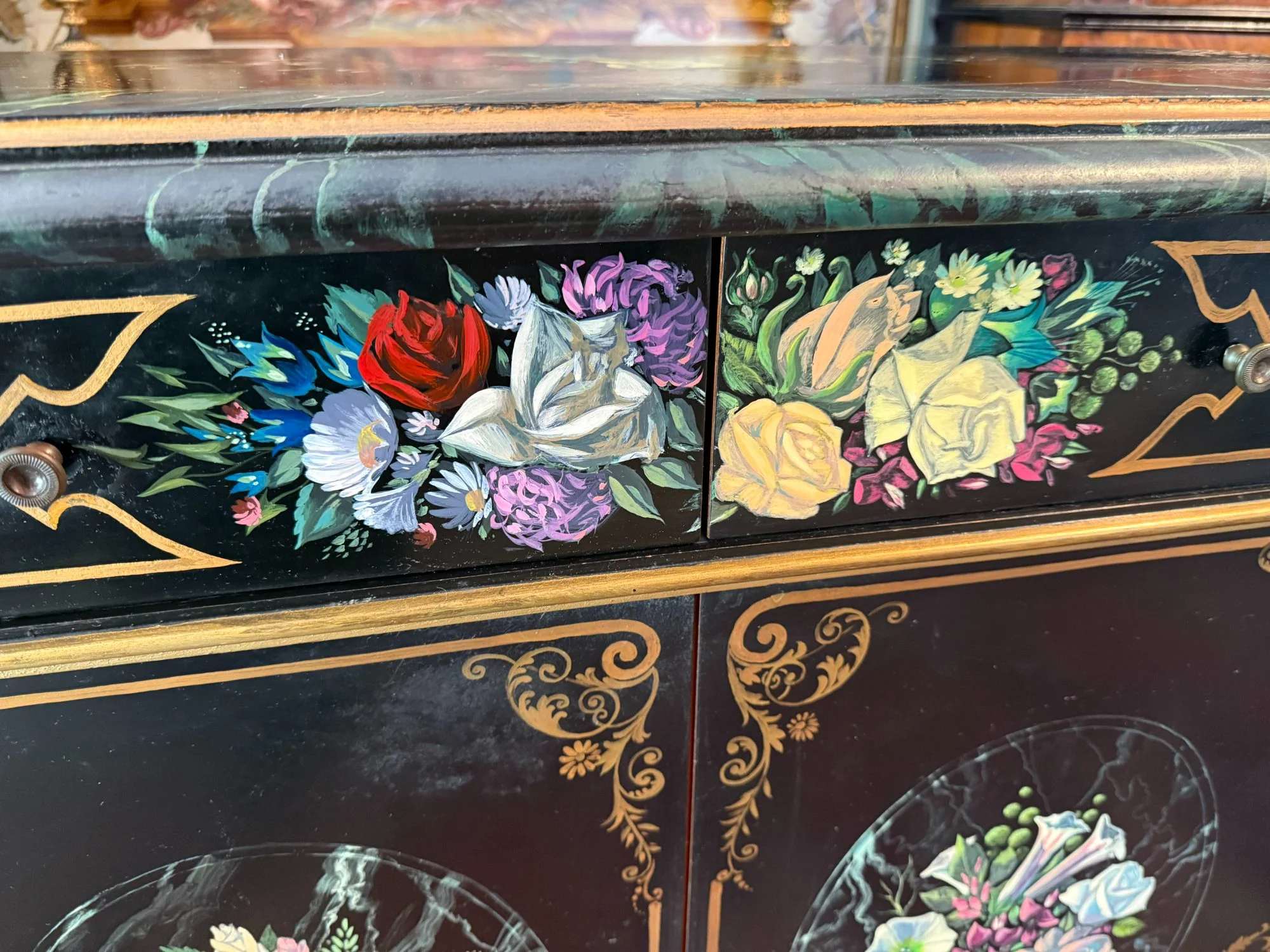 PAIRE DE BUFFETS DE STYLE NAPOLEON III — Bon état