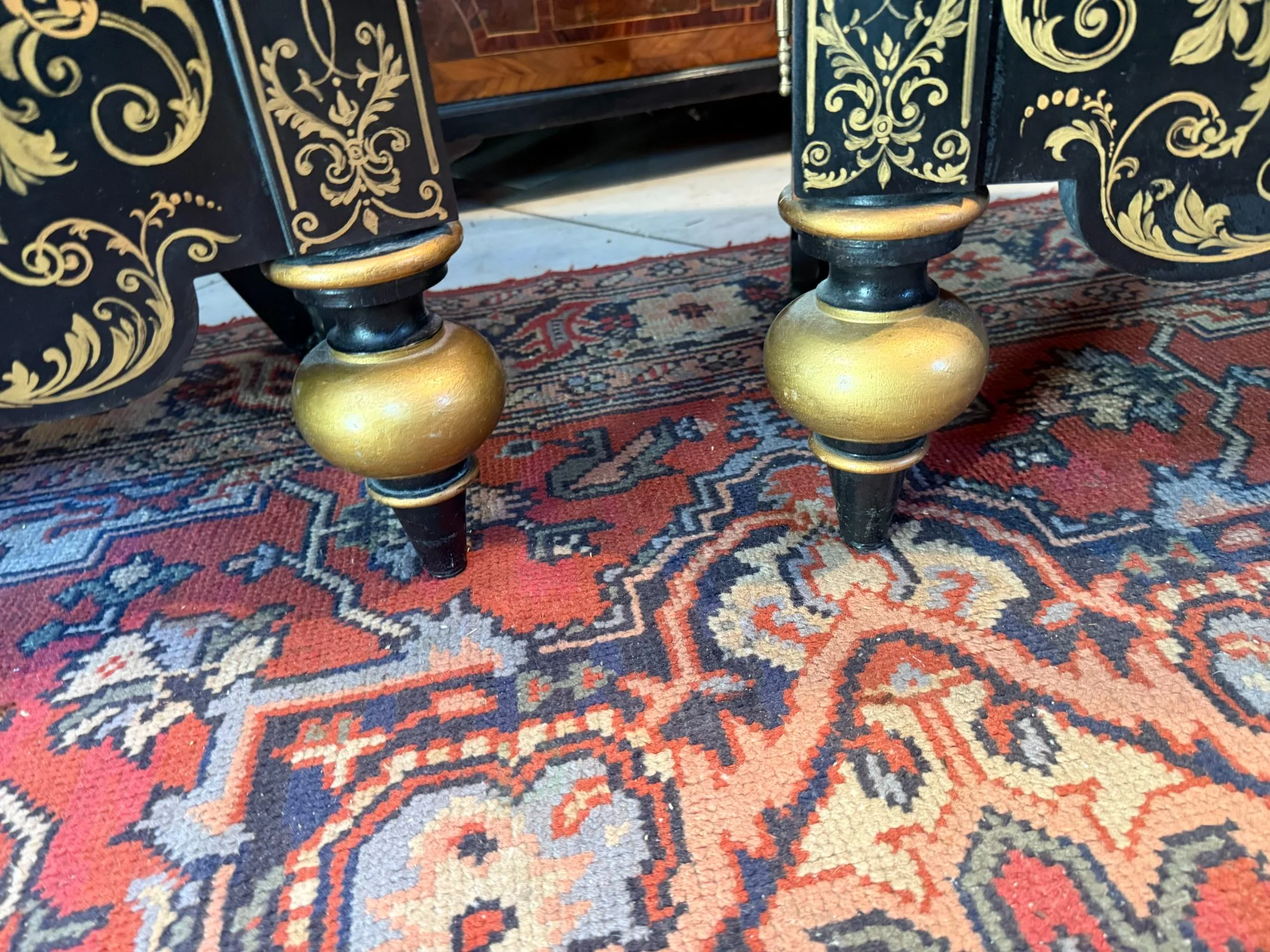 PAIRE DE BUFFETS DE STYLE NAPOLEON III — Bon état