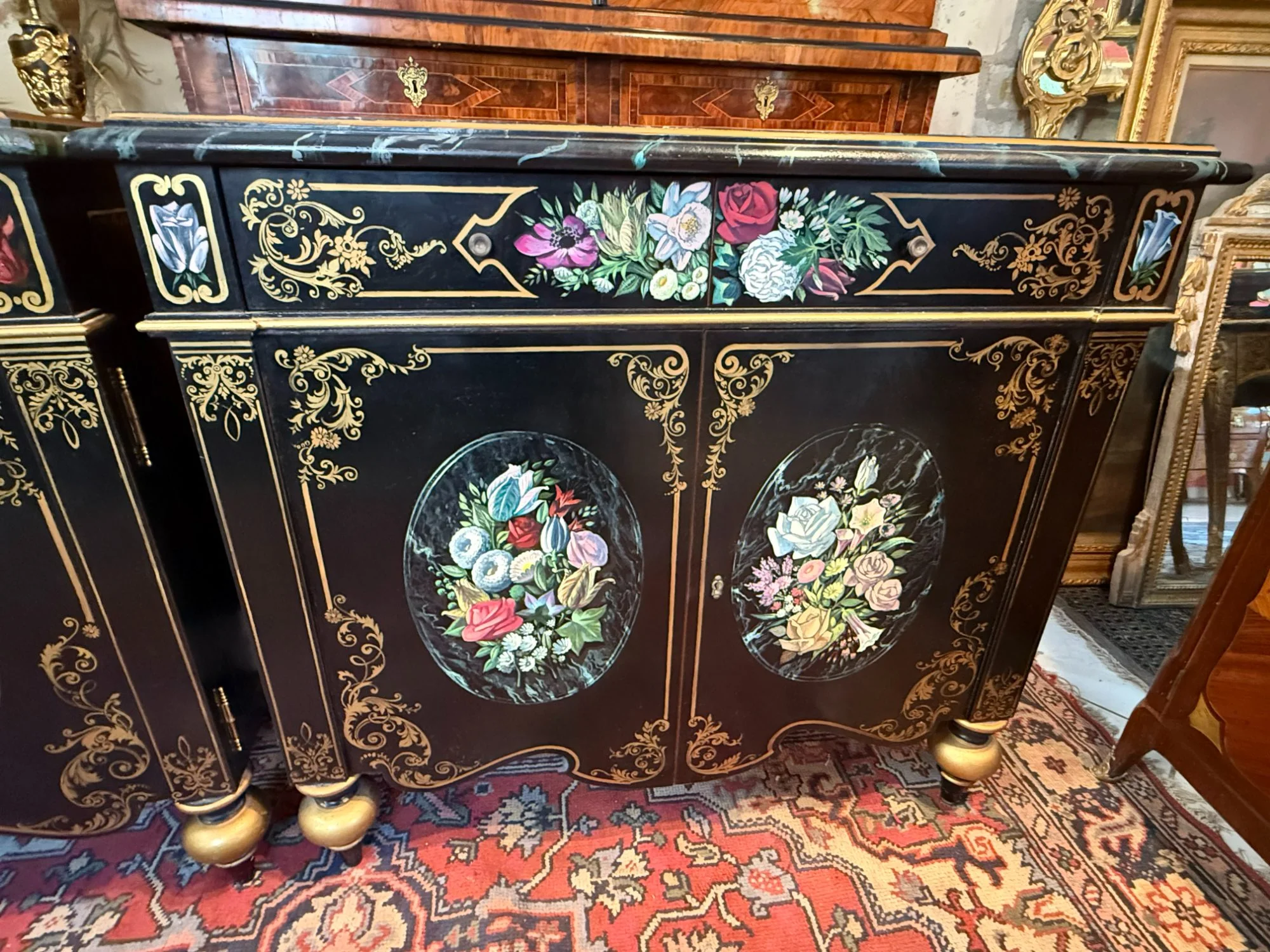 PAIRE DE BUFFETS DE STYLE NAPOLEON III — Bon état