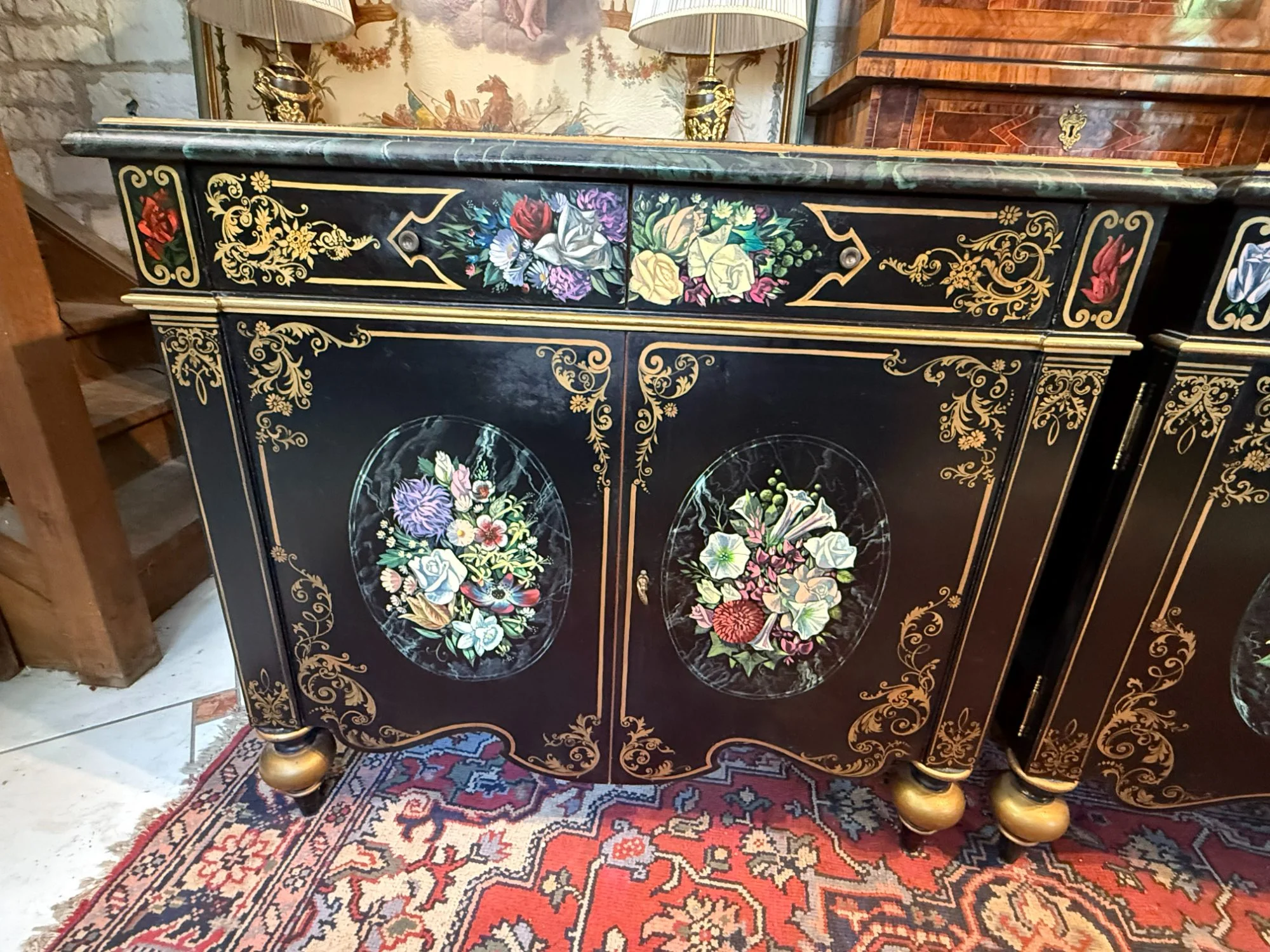 PAIRE DE BUFFETS DE STYLE NAPOLEON III — Bon état