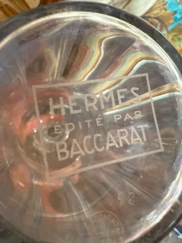 HERMÈS uitgegeven door Baccarat – PAAR KRISTALLEN KARAFFEN — Redelijke staat