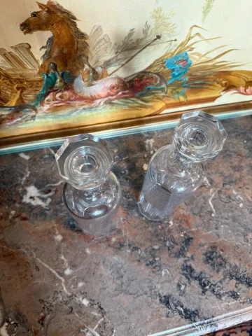 HERMÈS uitgegeven door Baccarat – PAAR KRISTALLEN KARAFFEN — Redelijke staat