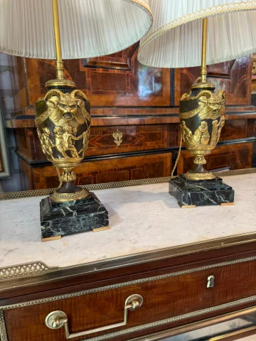 PAAR NAPOLEON-III-LAMPEN AUS VERGOLDETEM BRONZE NACH EINEM MODELL VON CLODION