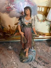 SKULPTUR EINER JUNGEN NEAPOLITANERIN MIT MANDOLINE, MIGNON, SIGNIERT JOSEPH LE GULUCHE