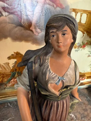 SKULPTUR EINER JUNGEN NEAPOLITANERIN MIT MANDOLINE, MIGNON, SIGNIERT JOSEPH LE GULUCHE