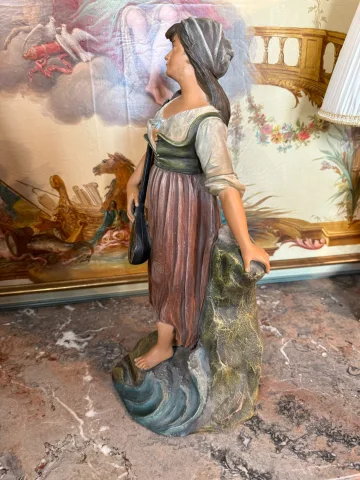 SKULPTUR EINER JUNGEN NEAPOLITANERIN MIT MANDOLINE, MIGNON, SIGNIERT JOSEPH LE GULUCHE