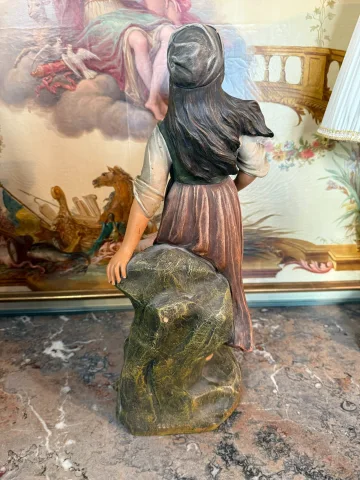 SKULPTUR EINER JUNGEN NEAPOLITANERIN MIT MANDOLINE, MIGNON, SIGNIERT JOSEPH LE GULUCHE