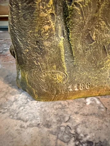 SKULPTUR EINER JUNGEN NEAPOLITANERIN MIT MANDOLINE, MIGNON, SIGNIERT JOSEPH LE GULUCHE