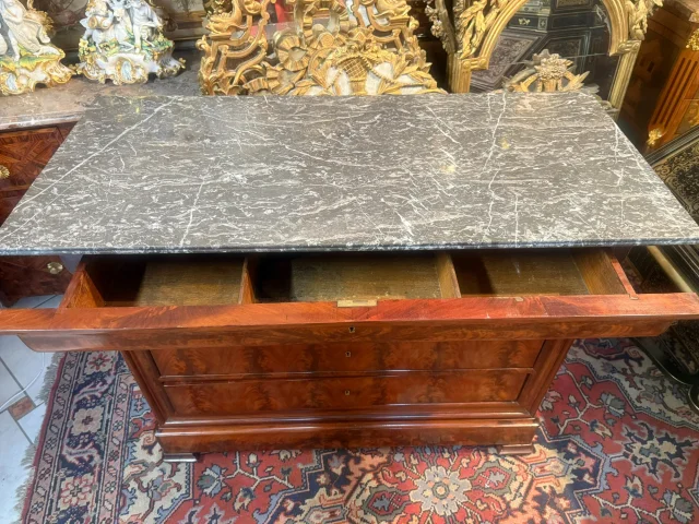 Louis-Philippe-Kommode in Furnier aus Flammen-Mahagoni — Guter Zustand