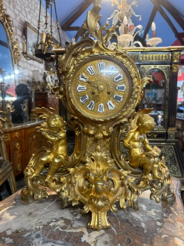 Kaminuhr im Louis-XV-Stil – Napoléon III — Guter Zustand